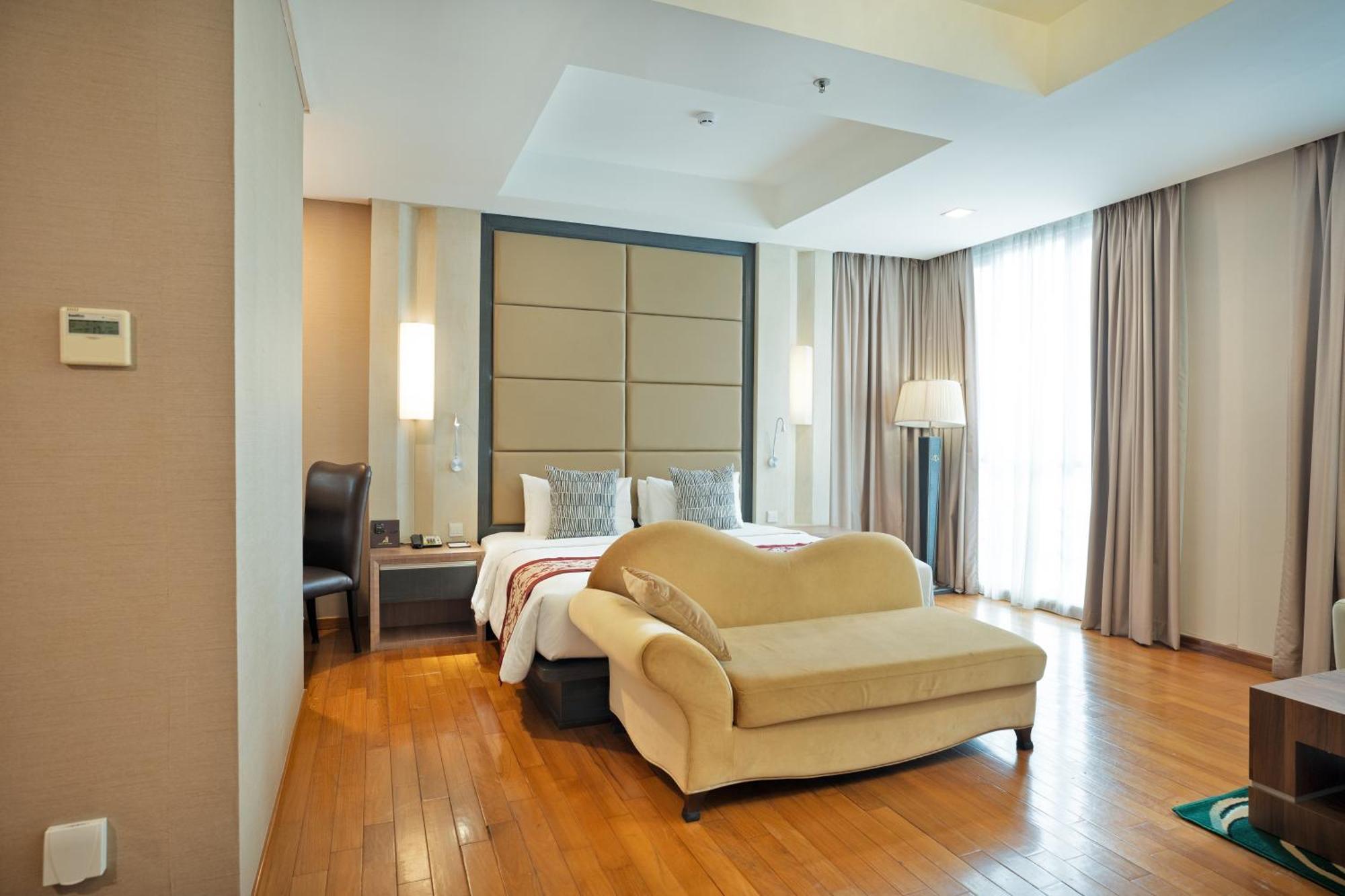 Nagoya Hill Hotel Batam Exterior foto