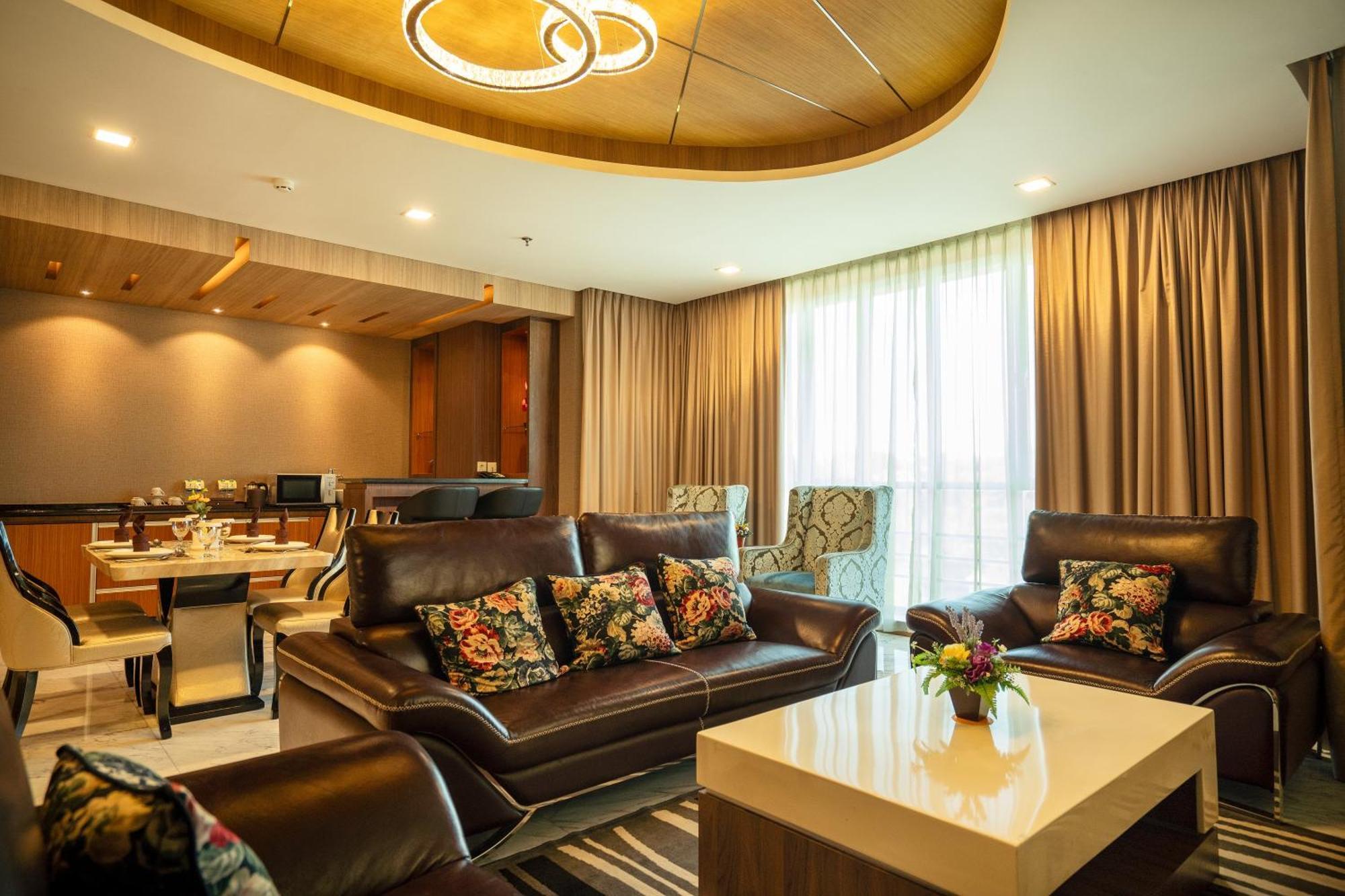 Nagoya Hill Hotel Batam Exterior foto