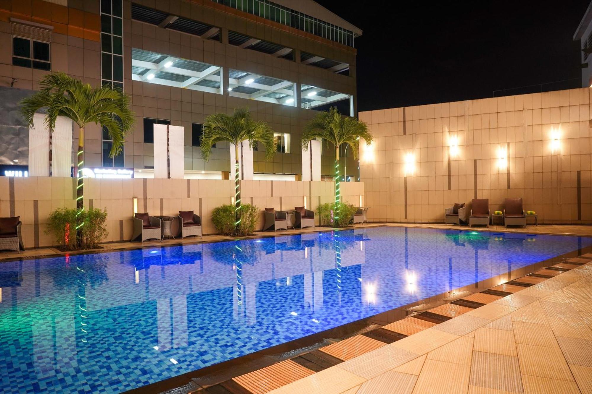 Nagoya Hill Hotel Batam Exterior foto