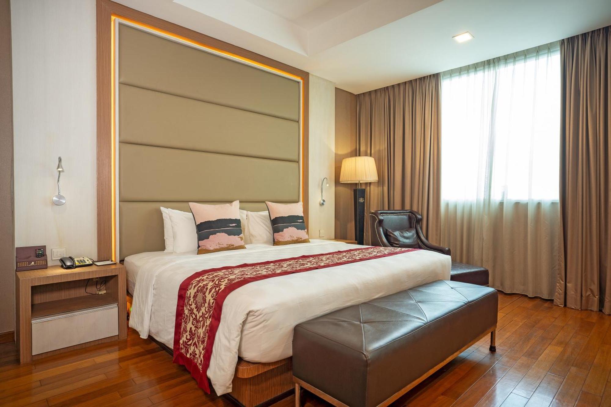 Nagoya Hill Hotel Batam Exterior foto